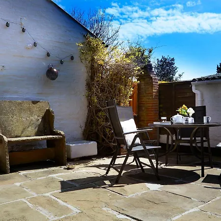 Courtyard 度假居 *